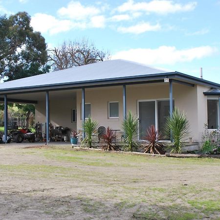 Back Valley Farmstay Bed And Breakfast Victor Harbor Exteriör bild
